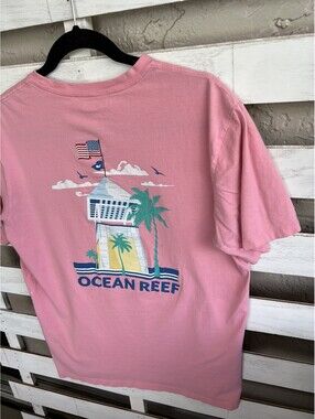 Vineyard Vines Men's Small T-Shirt in Pink with an Ocean Reef Whale design.